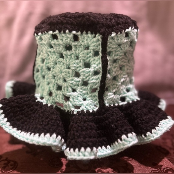 Ruffle hat - Picture 4 of 5